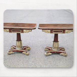 Tapis De Souris Paires de tables de carte de Regency sur les bases