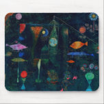 Tapis De Souris Paul Klee Fish Magic Peinture Abstraite Art graphi<br><div class="desc">Cette célèbre peinture est de l'artiste abstrait Paul Klee,  bauhaus,  qui présente le modernisme avec des poissons abstraits nageant à travers un océan bleu noir. Un art graphique abstrait la peinture expressionniste.</div>