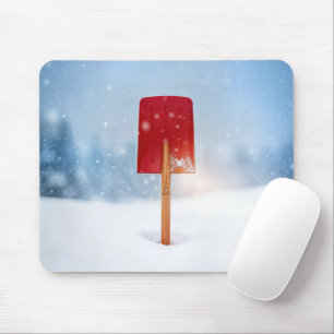 Tapis De Souris Pelle à neige rouge dans la neige épaisse
