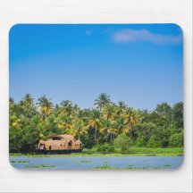 Péniche dans les eaux intérieures du Kerala