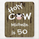 Tapis De Souris Personnalisé Funny Holy Cow 50th Birthday Humoriso<br><div class="desc">Personalisé Humoristique Vache Sainte Quelqu'un est 50 Anniversaire Mousepad avec Arrière - plan en bois de grange.</div>