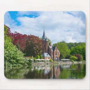 Tapis De Souris Petit château près du lac à Bruges, Belgique