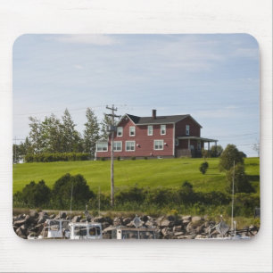 Tapis De Souris Petit village de pêcheurs près de Grande-Rivière,
