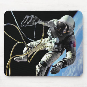 Tapis De Souris Photo du premier pas dans l'espace d'un astronaute