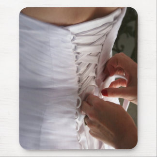 Tapis De Souris Photographie de robe de mariage de laçage de main