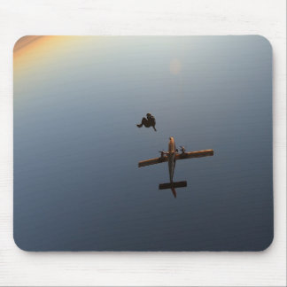 Tapis De Souris Plongée au coucher du soleil avec avion