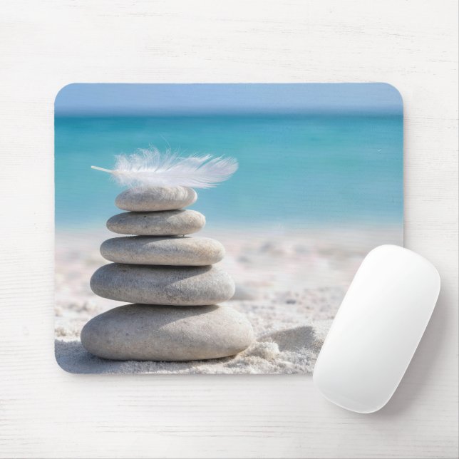 Tapis De Souris Plume blanc sur un cairn de plage (Avec souris)