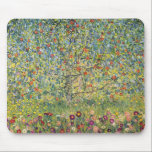 Tapis De Souris Pommier par Gustav Klimt, Art Nouveau Vintage<br><div class="desc">Apple Tree (1912) de Gustav Klimt est une peinture d'art vintage de l'époque victorienne Symbolisme. Une scène nature avec un pommier dans un verger sur une ferme aux fruits mûrs et aux fleurs de pommes. Le jardin fleuri est fleuri et fleuri. À propos de l'artiste : Gustav Klimt (1862-1918) était...</div>