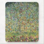Tapis De Souris Pommier par Gustav Klimt, Art Nouveau Vintage<br><div class="desc">Apple Tree (1912) de Gustav Klimt est une peinture d'art vintage de l'époque victorienne Symbolisme. Une scène nature avec un pommier dans un verger sur une ferme aux fruits mûrs et aux fleurs de pommes. Le jardin fleuri est fleuri et fleuri. À propos de l'artiste : Gustav Klimt (1862-1918) était...</div>