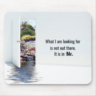 Tapis De Souris Porte ouverte dans le jardin