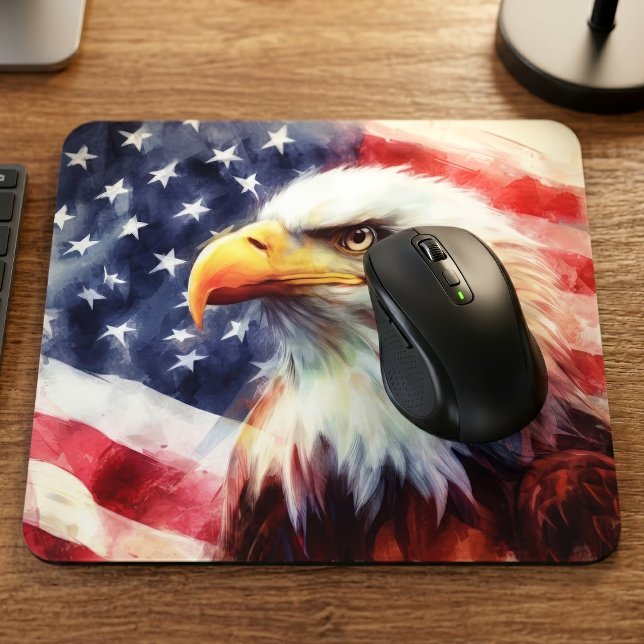 Tapis De Souris Portrait majestueux de l'aigle américain avec le d (Majestic Bald Eagle Portrait with American Flag. Mouse Pad)