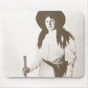 Tapis De Souris Portrait photo d'une cowgirl tenant un fusil, c191