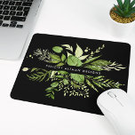 Tapis De Souris prairie sauvage | Black & Green Botanical Personna<br><div class="desc">Le logo botanique élégant mousepad design comprend votre nom et/ou nom d'entreprise encadré par une bordure de verdure d'aquarelle luxuriante et des feuilles dans les nuances de fougère et vert de forêt,  sur un riche arrière - plan noir contrastant.</div>
