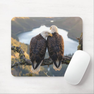 Tapis De Souris Pygargue à tête blanche surplombant un lac de mont
