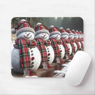 Tapis De Souris Rangée de Snowmen portant des Écharpes Tartan