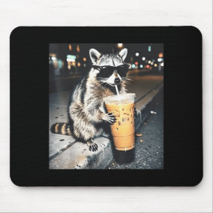 Tapis De Souris Raton laveur buvant un café glacé mème animal drôl