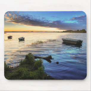 Tapis De Souris Réflexion de bateaux à voile du coucher du solei