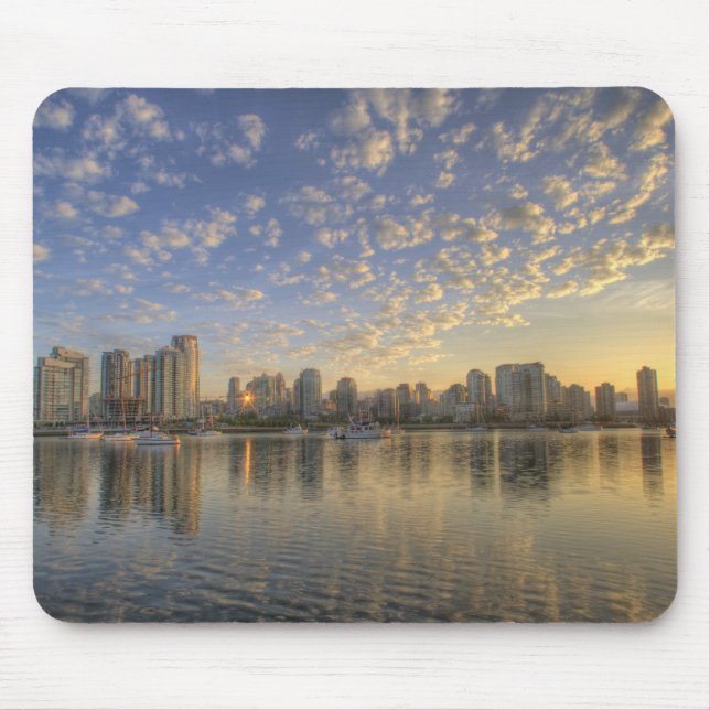 Tapis De Souris Regardant à travers False Creek l'horizon de (Devant)