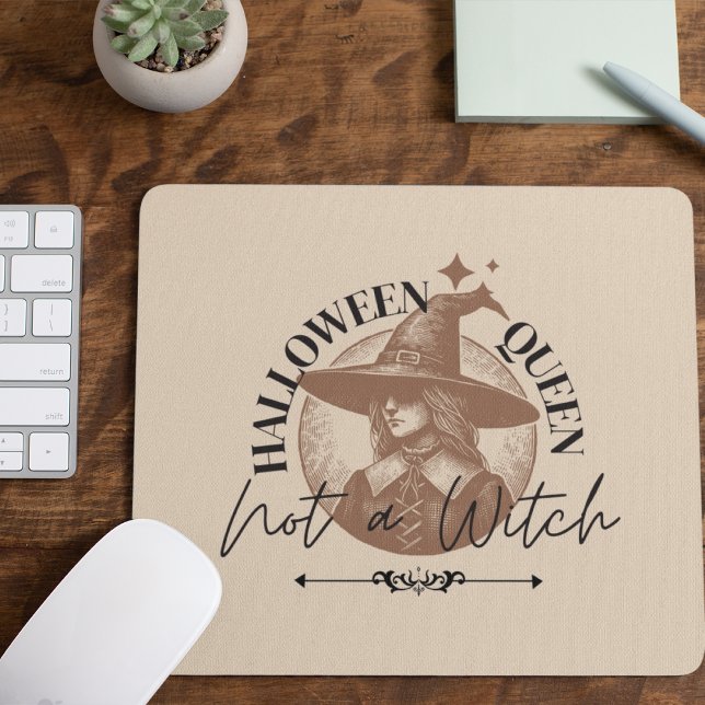 Tapis De Souris Reine d'Halloween, pas une sorcière (Halloween Queen, Not a Witch Mousepad Cover from The Beekeeper Store)
