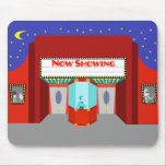 Tapis De Souris Rétro salle de cinéma Mousepad<br><div class="desc">Les étoiles sont en pleine forme sur cette rétro salle de cinéma Mousepad--les étoiles dans le ciel nocturne et les étoiles sur l'écran argenté. Ce style des années 1960, caractéristiques de conception minimalistes d'art l'extérieur d'un cinéma classique de l'âge d'or du cinéma. Le bâtiment rouge a un chapiteau brillamment allumé,...</div>