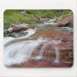 Tapis De Souris Rocher rouge dans Baring Creek dans Glacier Nation