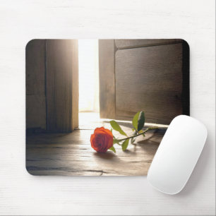Tapis De Souris Rose rouge sur le sol au soleil