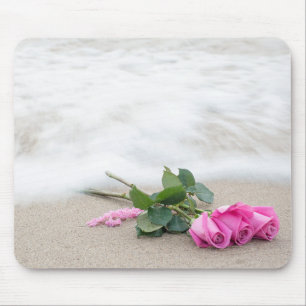 Tapis De Souris roses roses sur sable de plage