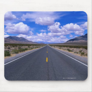 Tapis De Souris Route par Death Valley, la Californie