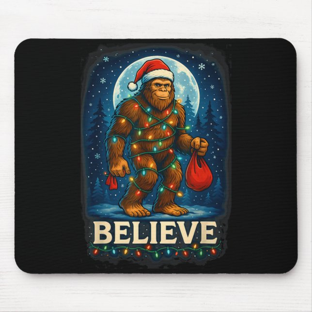 Tapis De Souris Sasquatch Christmas Lights Holiday Believe  (Devant)