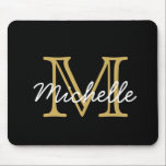 Tapis De Souris Script minimaliste moderne en or noir<br><div class="desc">Noir et or minimaliste moderne nom personnalisé monogrammed pavé souris. Il dispose d'une initiale monogramme en police de style serif et joli modèle texte prénom écrit à la main en or, couleur blanche sur arrière - plan noir. Grand cadeau féminin, féminin personnalisé. Si vous avez besoin d'aide ou d'articles correspondants,...</div>