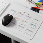 TAPIS DE SOURIS SCRIPT PASTEL ÉCRIT À LA MAIN DU CALENDRIER 2028<br><div class="desc">Restez organisé et inspiré avec ce pavé de souris calendrier 2028. Chaque mois est magnifiquement mis en évidence dans les tons pastel doux et affiché dans une police manuscrite élégante de style script, ajoutant une touche de sophistication à votre espace de travail. Parfait pour un référencement rapide pendant le travail,...</div>