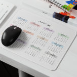 TAPIS DE SOURIS SCRIPT PASTEL ÉCRIT À LA MAIN DU CALENDRIER 2029<br><div class="desc">Restez organisé et inspiré avec ce pavé de souris de calendrier 2029. Chaque mois est magnifiquement mis en évidence dans les tons pastel doux et affiché dans une police manuscrite élégante de style script, ajoutant une touche de sophistication à votre espace de travail. Parfait pour un référencement rapide pendant le...</div>