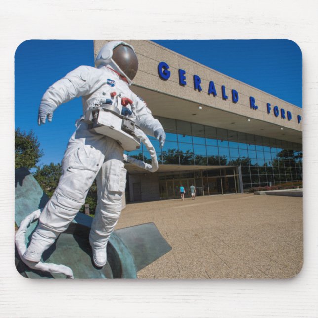 Tapis De Souris Sculpture d'homme dans l'espace (Devant)