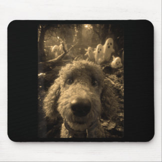 Tapis De Souris Selfie de caniche vintage fantômes forêt hantée