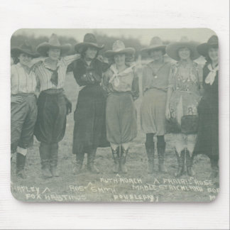 Tapis De Souris Sept cow-girls de rodéo posant pour une