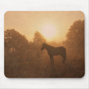 Tapis De Souris Silhouette de cheval au soleil du matin sur la bou