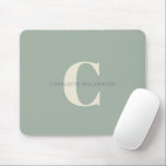 Tapis De Souris Simple élégant Chic Monogramme Nom dans Sage Green<br><div class="desc">Nom simple et élégant de monogramme chic dans Sage Green Mouse Pad</div>
