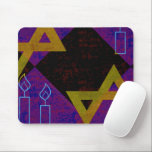 Tapis De Souris SlipperyJoe's Happy Hanoukka Star de David menorah<br><div class="desc">SlipperyJoe's Happy Hanoukka Star of David menorah Dreidel Célébration artistique bougies Hébreu juif Chanoukah cadeaux décorations judaïsme religion culture pratiques religieuses traditions géométrie symbolique design profondeur contraste ordre symétrie</div>