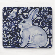 Souris design en carreaux bleu et blanc avec lapin