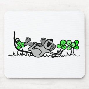 Tapis De Souris Souris Jouant En Shamrock