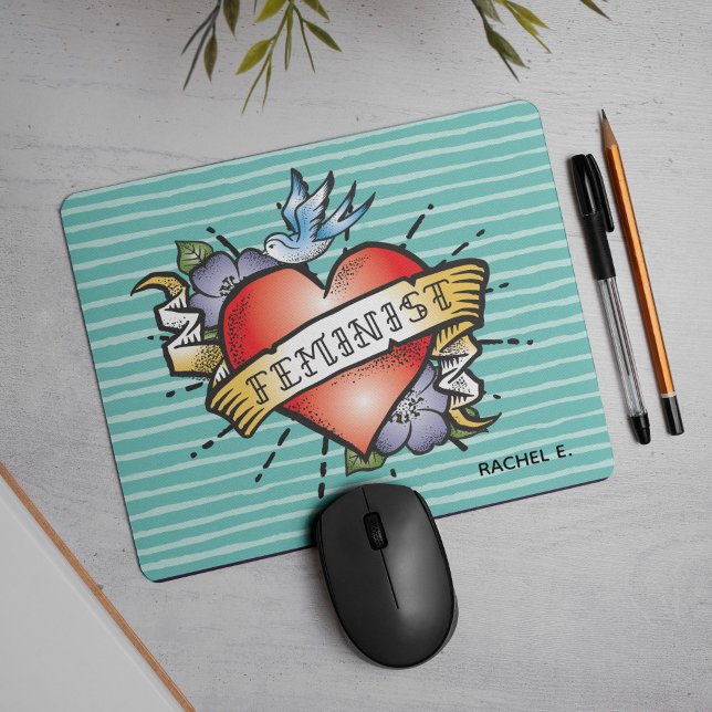 Tapis De Souris Style tatouage Coeur féministe sur Aqua (Be ready to rock out with this tattoo style heart mouse pad. )