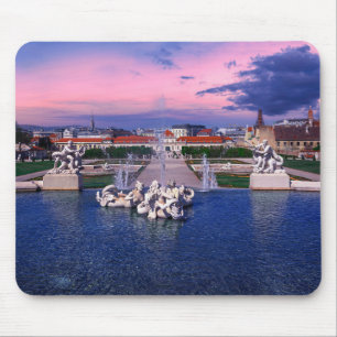 Tapis De Souris Sunset over fountain in Vienna