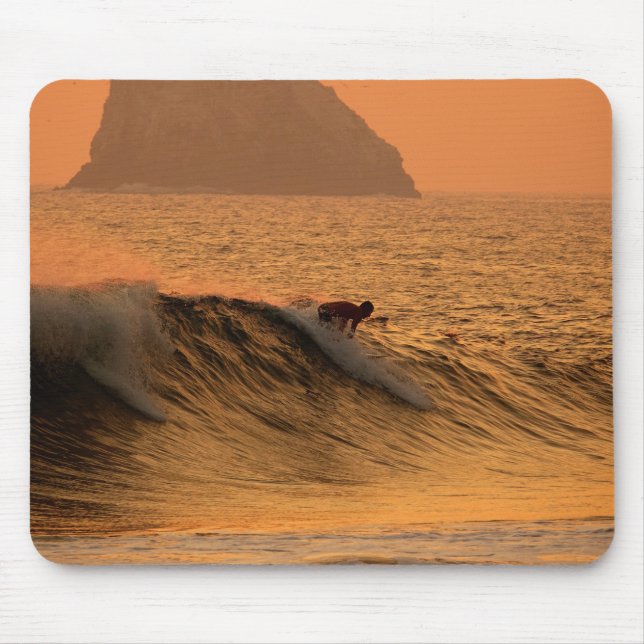 Tapis De Souris Surfer at sunset in Mexico (Devant)