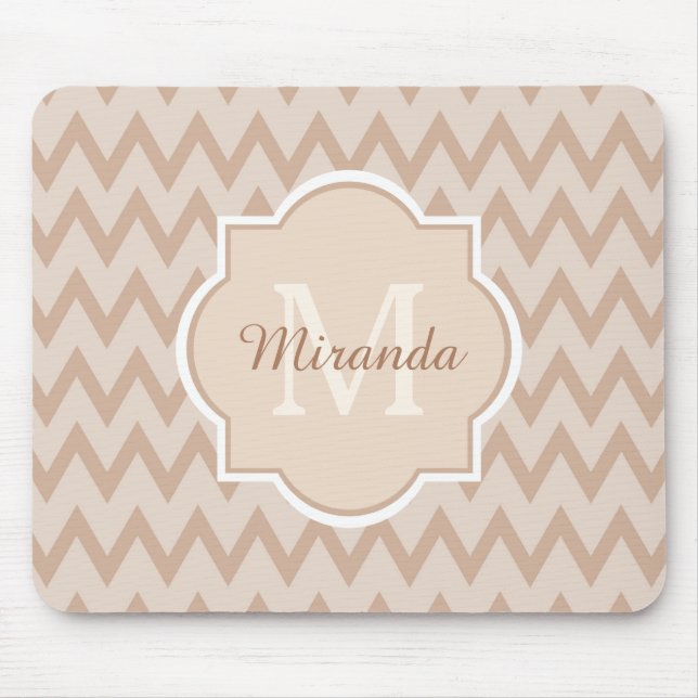 Tapis De Souris Tan Tan Brown Chevron Zigzag Nom et monogramme (Devant)