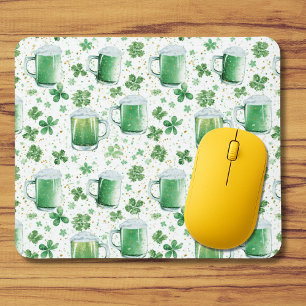 Tapis De Souris Tasses à bière vertes élégantes et trèfles blancs