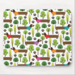 Tapis De Souris Teckels sur une promenade en parc<br><div class="desc">Longs teckels mignons dans un chandail sur une promenade en parc. Couleur personnalisable d'arrière - plan.</div>