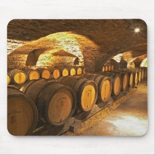 Tapis De Souris Tonneaux de chêne dans la cave au Domaine Comte