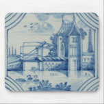 Tapis De Souris Tuile de Delft montrant un pont-levis au-dessus<br><div class="desc">Image : Tuile de 56463 Delft montrant un pont-levis au-dessus d'un canal,  19ème siècle. École néerlandaise,  (19ème siècle). Collection privée,  la collection de Stapleton.  Art,  beaux-arts.</div>