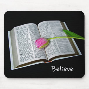 Tapis De Souris Tulipe rose Sur La Bible Ouverte