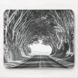 Tapis De Souris Tunnel d'arbres Photographie Kauai Noir et Blanc